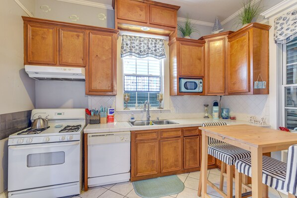 Galveston Vacation Rental | Studio | 1BA | Stairs Required | 480 Sq Ft