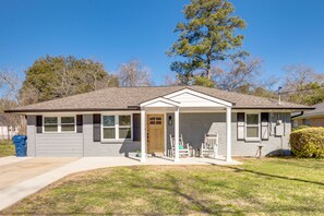 Property Exterior | Single-Story Cottage | Covered Front Porch