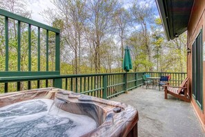 Sit and watch the bears from the deck or pop into the hot tub for a relaxing soak.