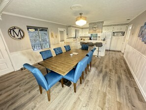 Great open space and dining for 10.  