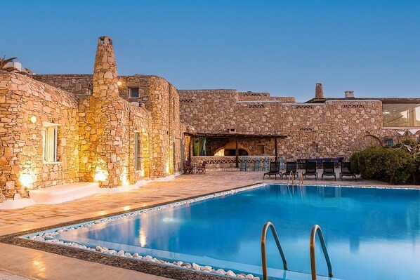 Villa Nikos - 3 Bedroom Apartment with Seaview - Pool Area