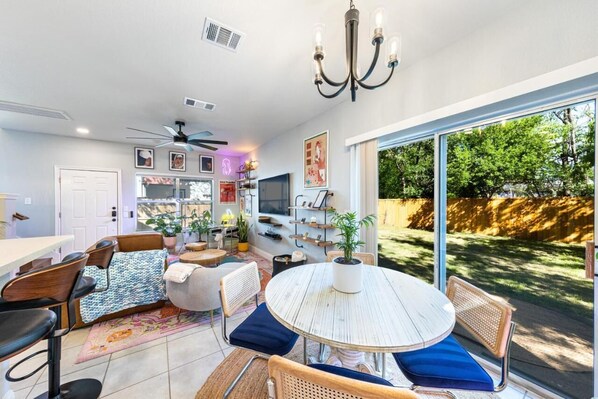 Dining Area (1)