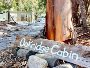 Oakridge Cabin Sign
