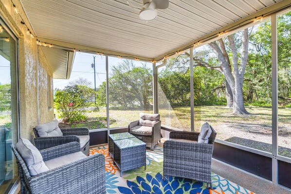 Spring Hill Vacation Rental | 3BR | 2BA | 1,500 Sq Ft | 1 Step Required