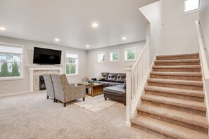 Living Room | 1st Floor | Smart TV | Fireplace