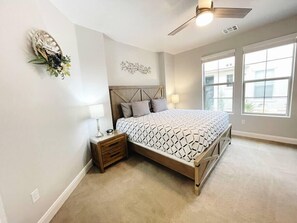 King size, main floor