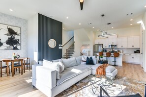 Living Area | Smart TV | 2nd Floor