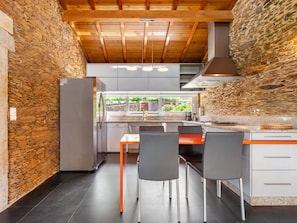 Möbel, Eigentum, Komfort, Azurblau, Holz, Textil, Gebäude, Interior Design, Bettrahmen, Bett