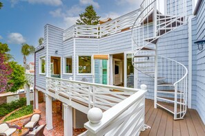 Spiral staircase to rooftop deck