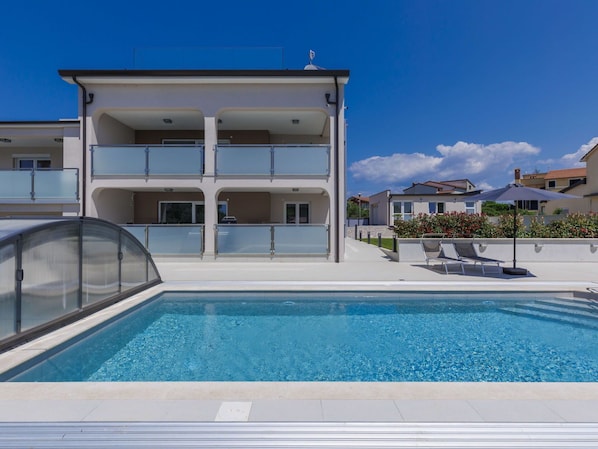Water, Sky, Building, Property, Swimming Pool, Plant, Azure, Cloud, Blue, Shade