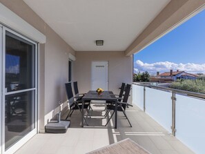 Shade, Table, Condominium, Chair, Flooring, Porch, Floor, Living Room, Wood, Couch