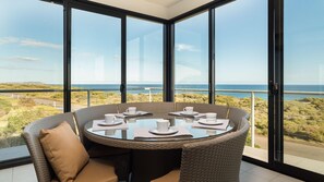 Perfect dining area with sea view