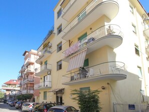 Bâtiment, Propriété, Quartier, Appartement, Architecture, Balcon, Maison, Zone Résidentielle, Immobilier, Ville
