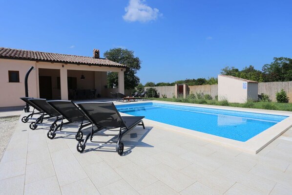 Schwimmbad des Ferienhauses