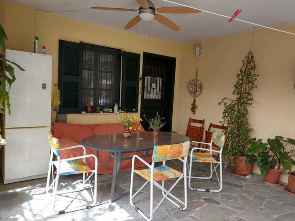 Outdoor dining