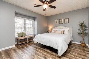 Guest Bedroom w/Queen Bed & TV Streaming Capabilities