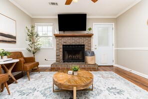 Living Room w/TV Streaming