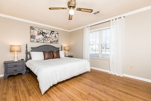 Master Bedroom w/King Bed & TV Streaming