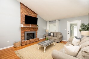 Living Room w/TV Streaming