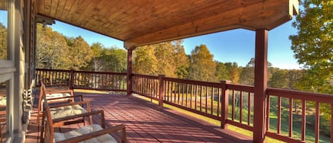 Spectacular Blue Ridge cabin rental with plenty of room for the whole family