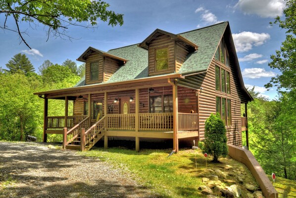 The Boonedocks is a gorgeous Ellijay Cabin Rental