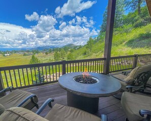 Relax and enjoy gorgeous mountain views around the fire pit