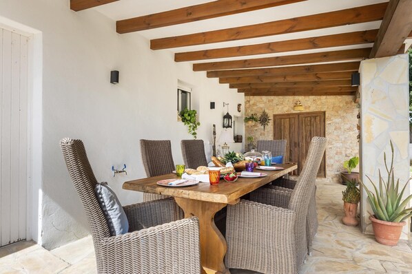 Outdoor dining