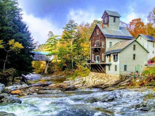 See us on NetFlix, The World's Most Amazing Vacation Rentals. streaming worldwid