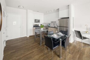 Herndon/Reston Reston 1 Bedroom Dining Room