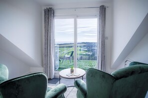 Oasis - 2 Bedroom Apartment - Ocean Breeze (4690)