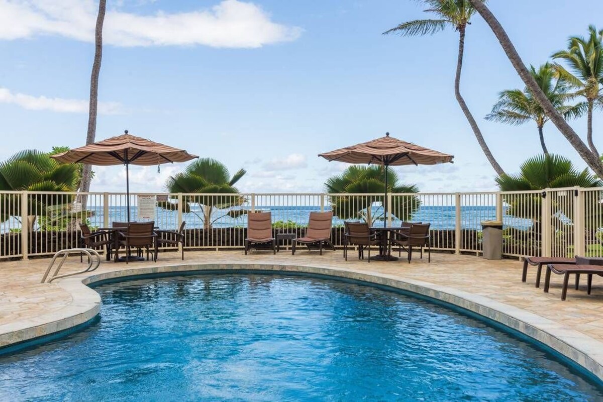 3 Bedroom Ocean Front Condo with Pool & Elevator!