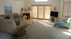 2nd floor huge living area