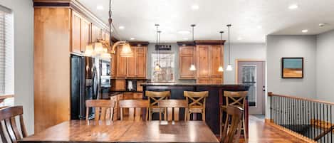 Dining/Kitchen