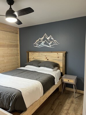 Second Bedroom, Linens Provided