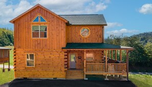 Sasquatch Splash - Brand New Cabin