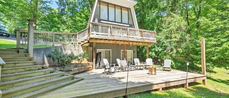 LAKE Chez At At: Lakefront home with a private dock.