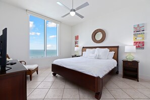 Master bedroom equipped with a King Bed. Direct views towards the beach