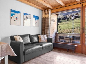 Propriété, Canapé, Bois, Design Intérieur, Sol, Salon, Sol, Mur, Ombre, Plante
