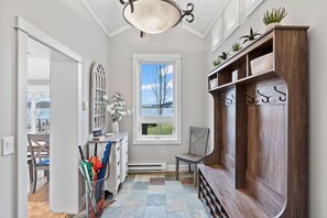 Open and inviting entry way.