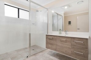 Bathroom - Shower, Toilet + Hair Dryer