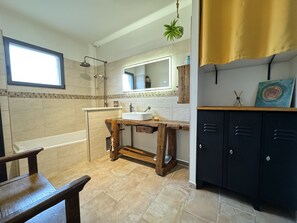 MAUBEC vacation rental villa for rent 1 bathroom