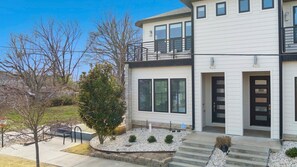 At home, enjoy luxury amenities and plenty of living space for six people in our 3 bed, 2.5-bathroom home.