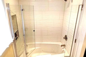 Main Bathroom jet tub with continuous heater & shower head