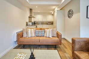 The Harbour Den, Whitby - Host & Stay