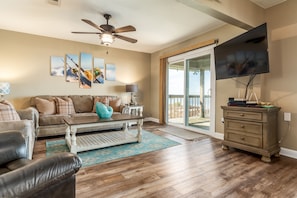 002 Cheles Bayside Cottage Living Room with Ocean View