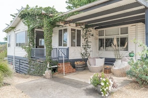 Ample seating out the front allows you to make the most of the beautiful rural surroundings and fresh country air.