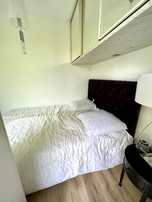 Coin nuit. Couchage lit double pour 2 personnes