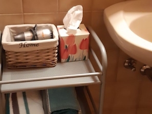 Bathroom amenities