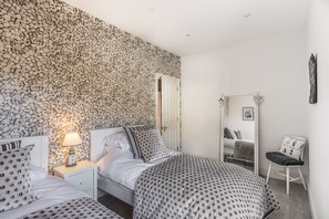 Bedroom 2-9697