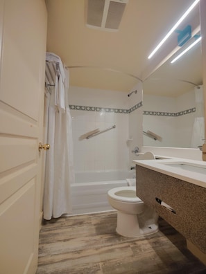 One Bedroom Apartment with Robson View image 5